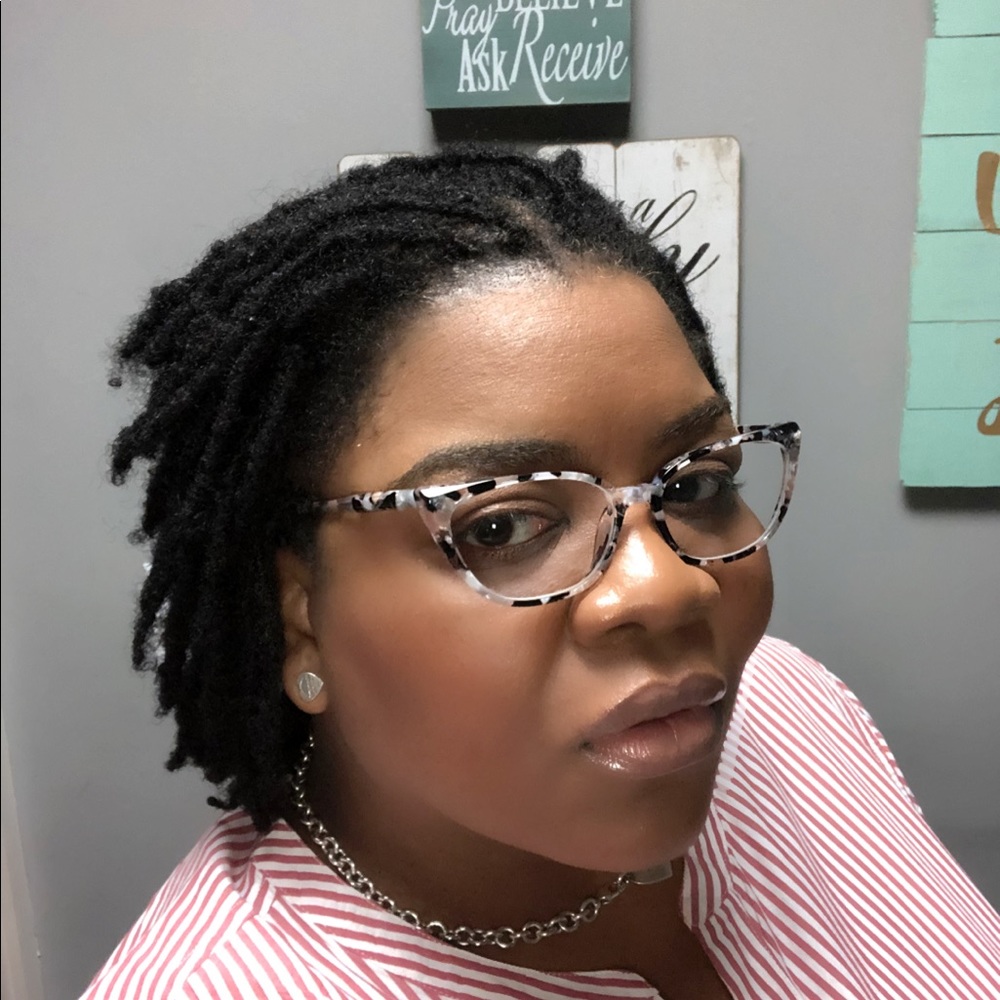 Meet your Posher, April